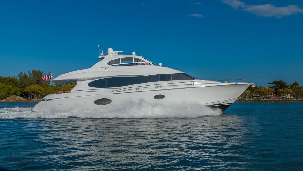 84' Lazzara Luxury Yacht - Guestroom