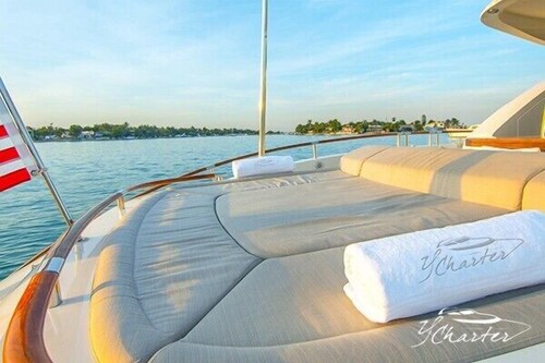 75' Lazzara Luxury Yacht - Guestroom