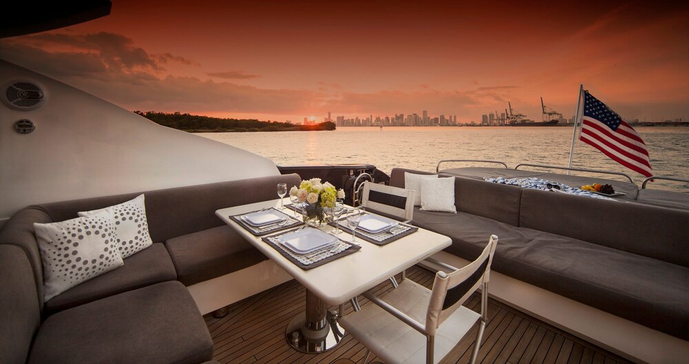 74' Sunseeker Luxury Yacht - Guestroom