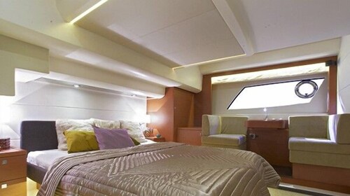 55' Prestige Luxury Yacht - Guestroom