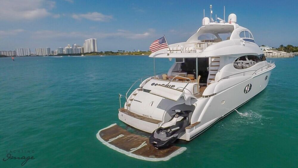 84' Lazzara Luxury Yacht - Guestroom