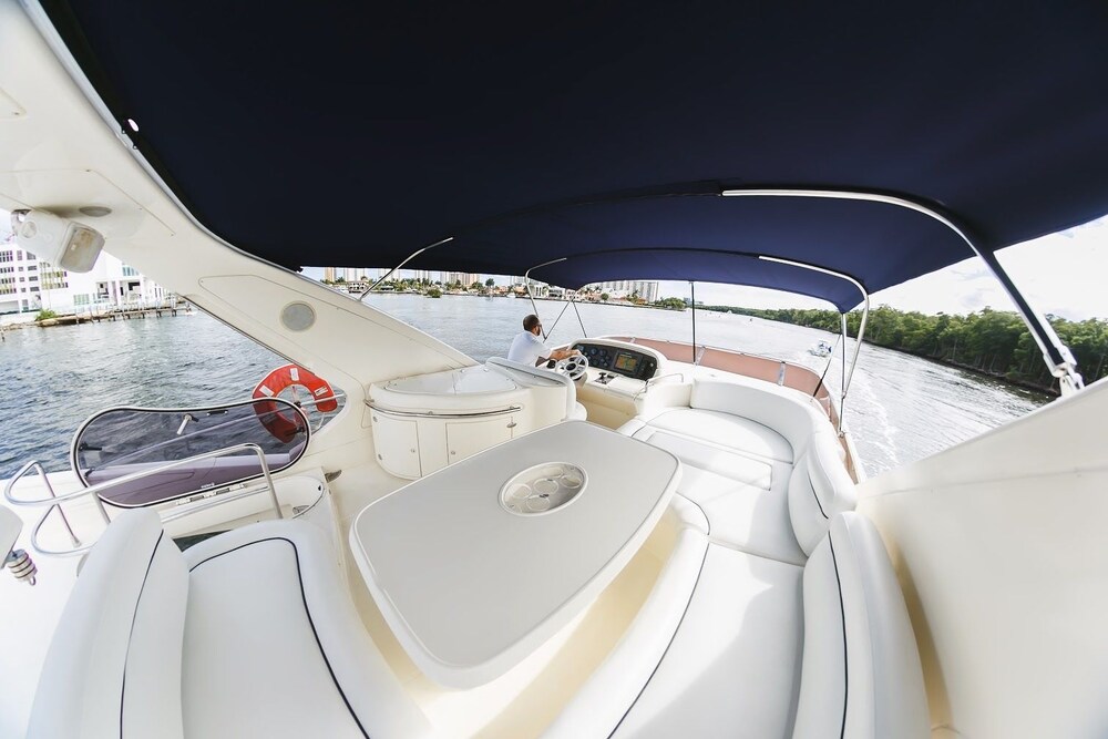 62' Azimut Luxury Yacht - Boating