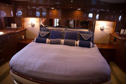 60' Marquis Luxury Yacht - Guestroom