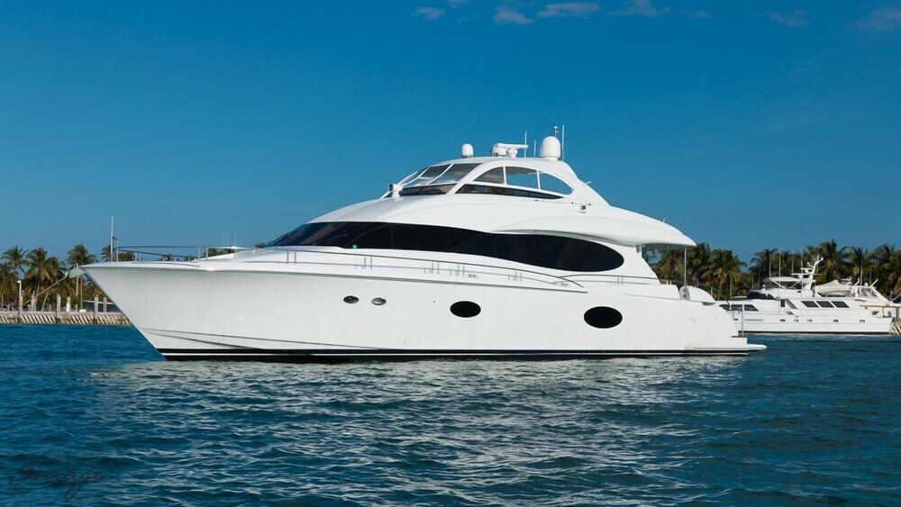84' Lazzara Luxury Yacht - Guestroom