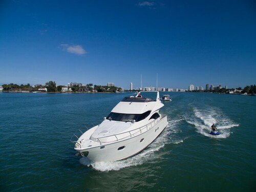 60' Marquis Luxury Yacht - Guestroom