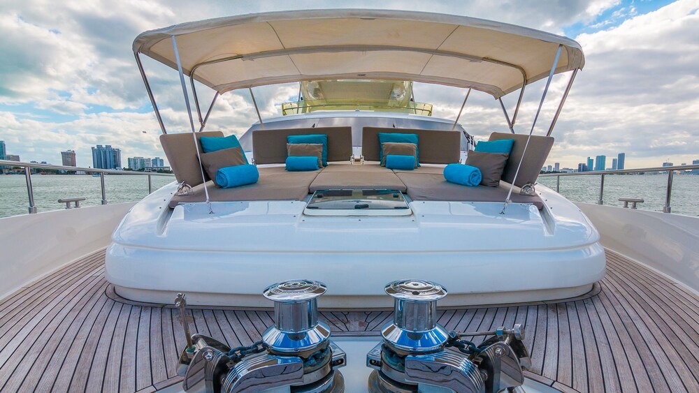 88' Ferretti Luxury Yacht - Guestroom