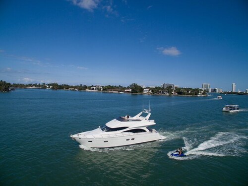 60' Marquis Luxury Yacht - Guestroom