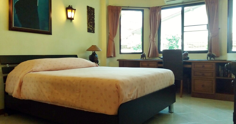객실 (4 Bedroom Poolside Villa)