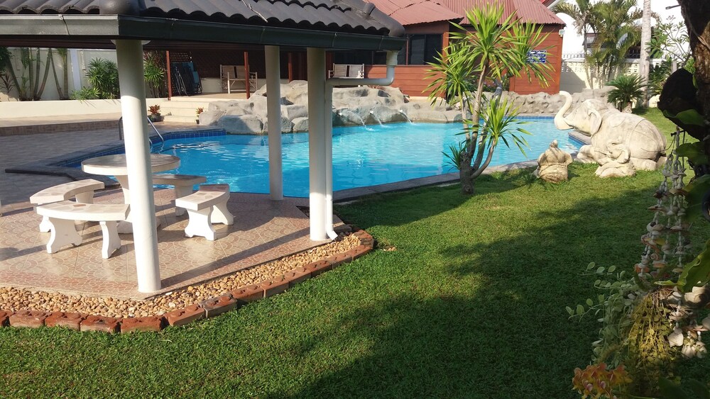 테라스/파티오 (4 Bedroom Poolside Villa)