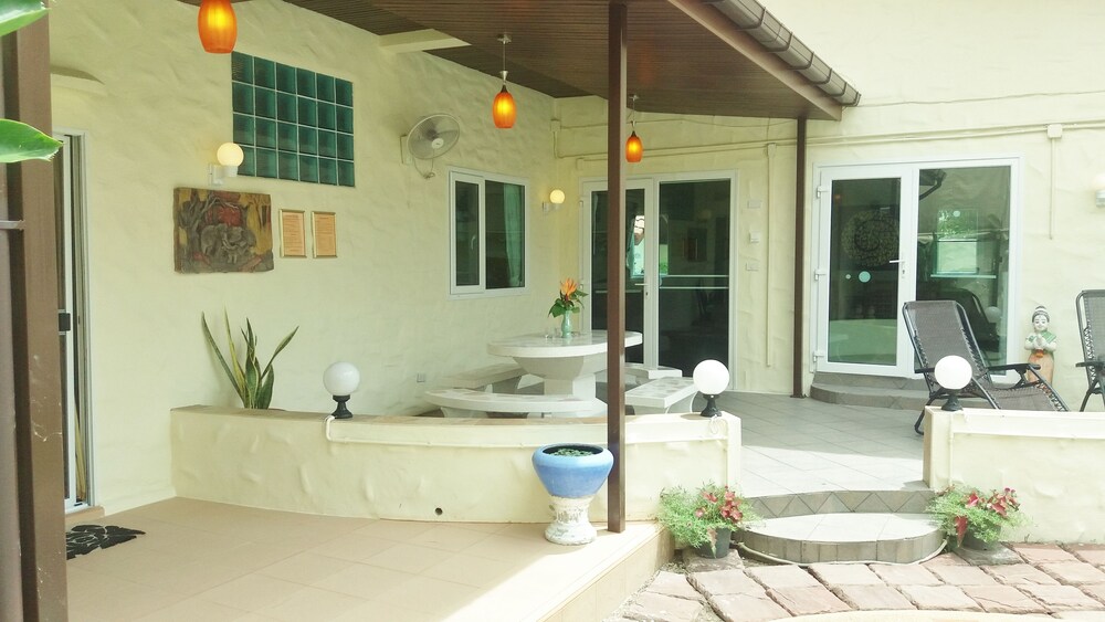 테라스/파티오 (4 Bedrooms, 4 Bathrooms Pool Villa)