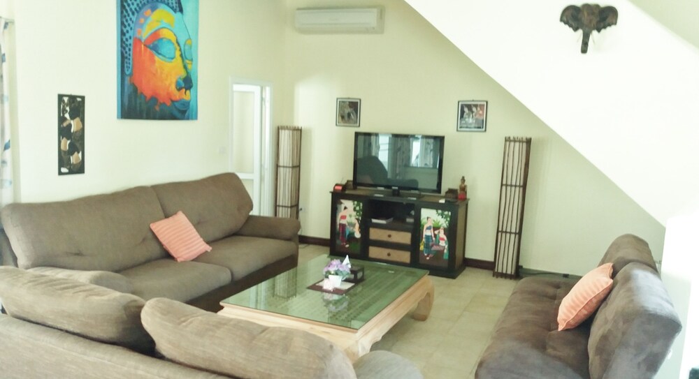 거실 공간 (4 Bedrooms, 4 Bathrooms Pool Villa)