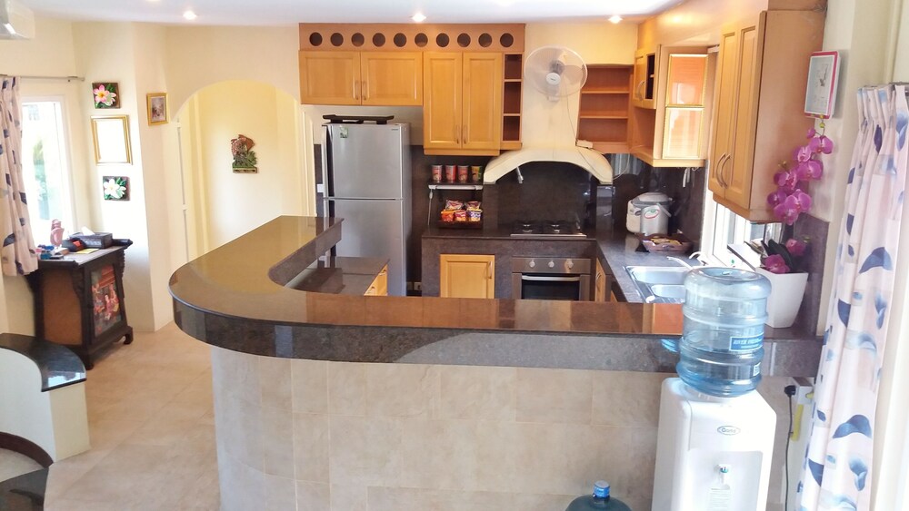 객실 내 주방 (4 Bedrooms, 4 Bathrooms Pool Villa)