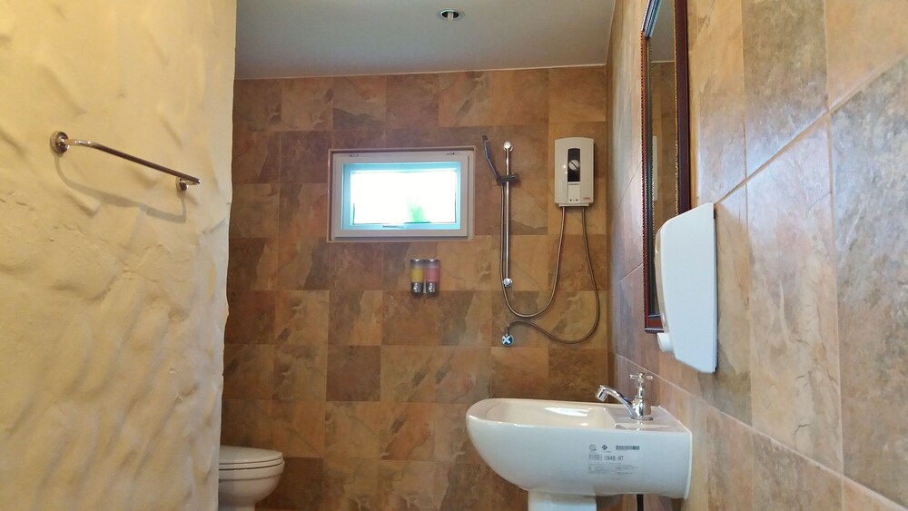 욕실 (4 Bedrooms, 4 Bathrooms Pool Villa)