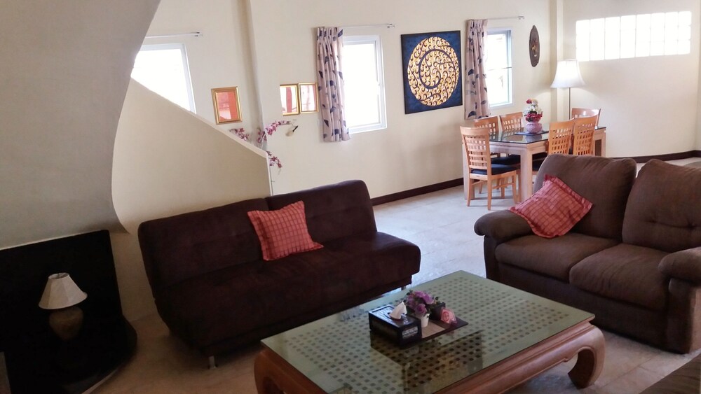 거실 공간 (4 Bedrooms, 4 Bathrooms Pool Villa)