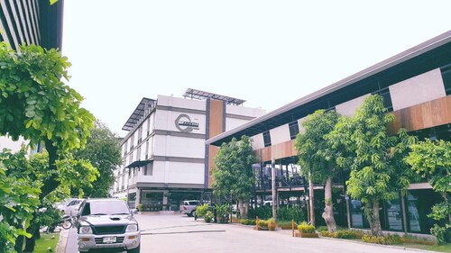 โรงแรมซีนิท เรสซิเดนซ์