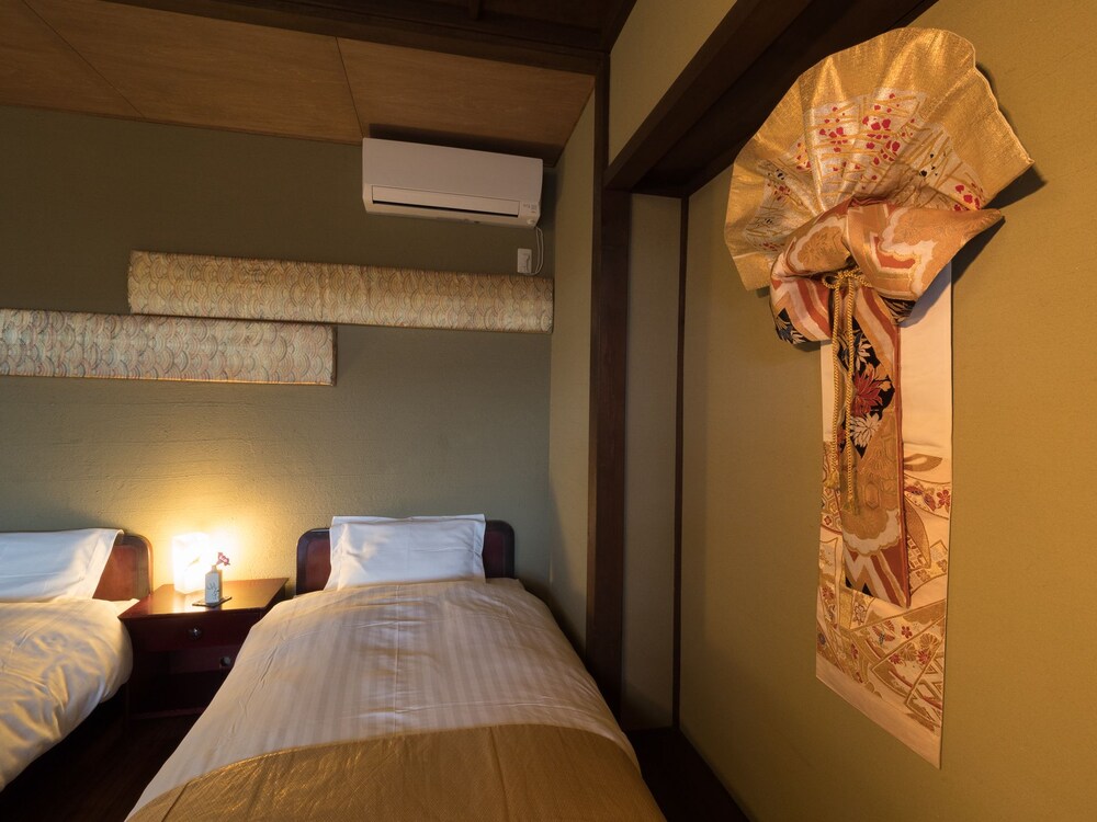 Traditional House, 3 Bedrooms, City View - Guestroom