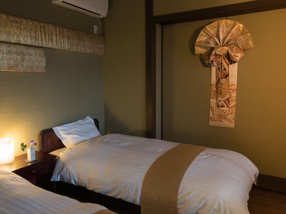 Traditional House, 3 Bedrooms, City View - Guestroom