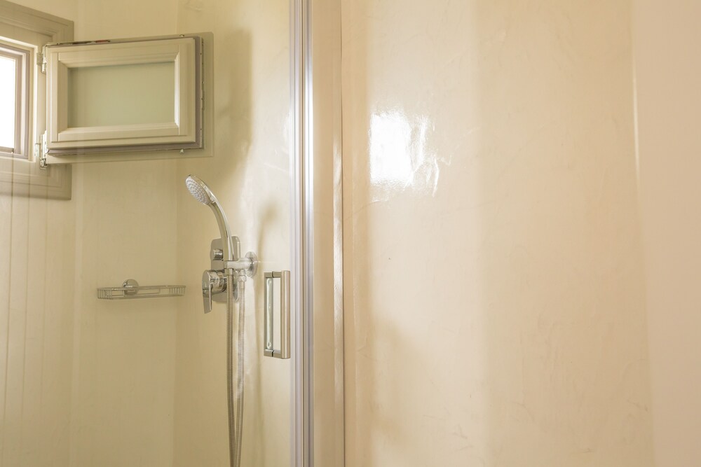 Suite (Petit, Outdoor heated Jetted Tub) - Guestroom