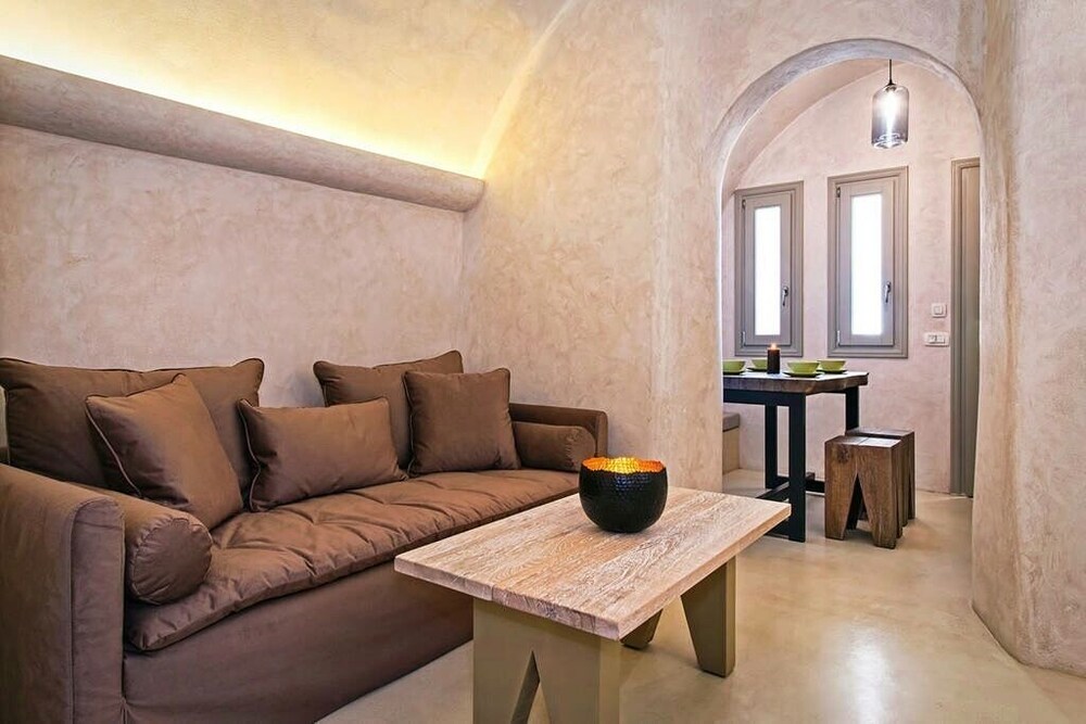Deluxe Villa, Jetted Tub - Living Room