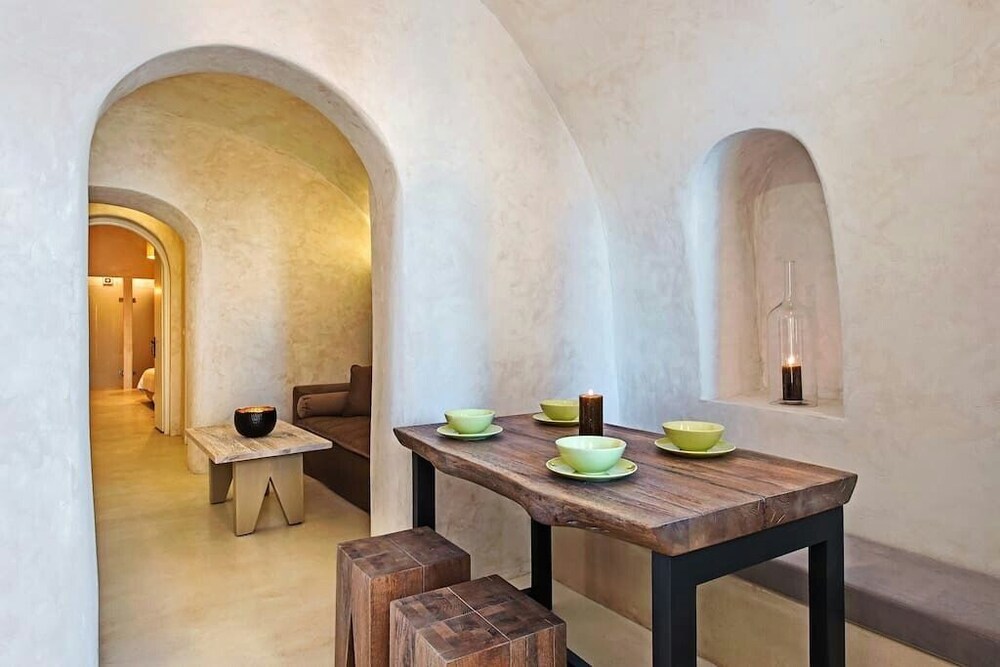 Deluxe Villa, Jetted Tub - In-Room Dining