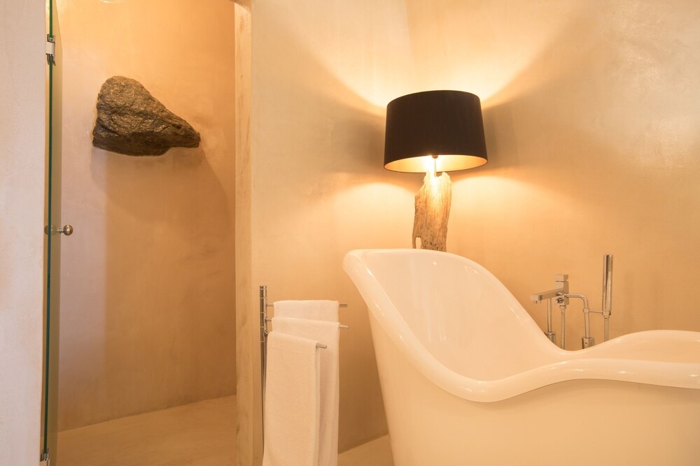 Deluxe Villa, Jetted Tub - Guestroom