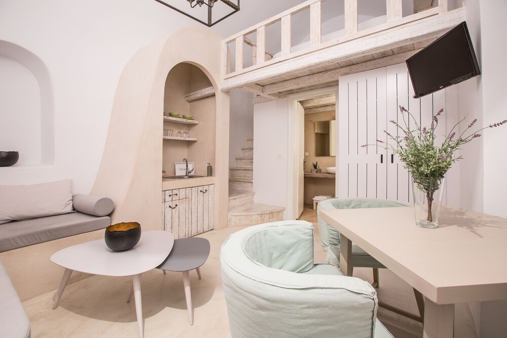 Honeymoon Villa, Jetted Tub - Guestroom