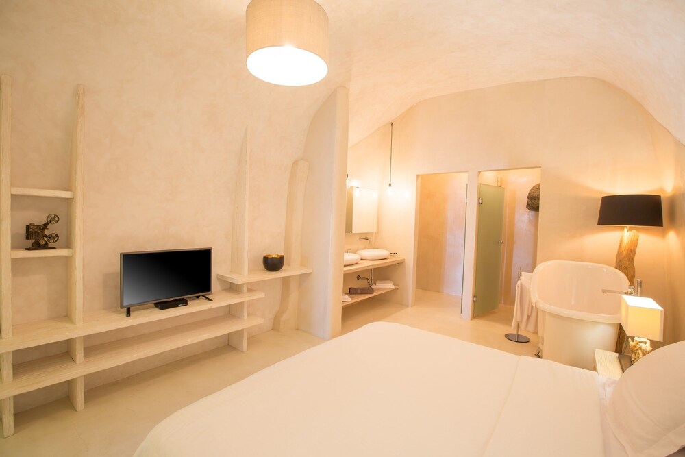 Deluxe Villa, Jetted Tub - Guestroom