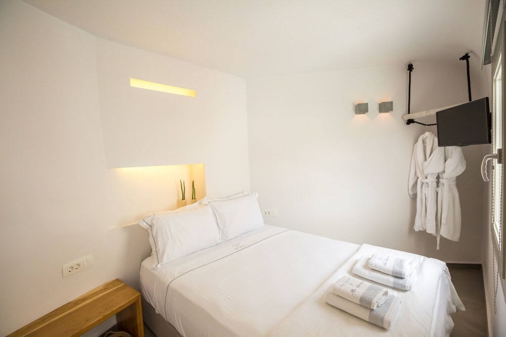 Suite (Petit, Outdoor heated Jetted Tub) - Guestroom
