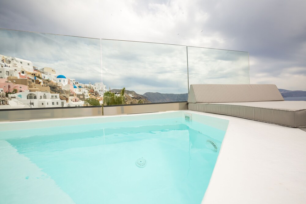 Suite (Petit, Outdoor heated Jetted Tub) - Guestroom
