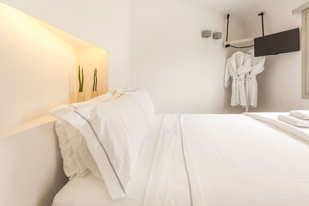 Suite (Petit, Outdoor heated Jetted Tub) - Guestroom
