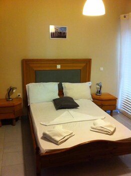 Manias Apartments