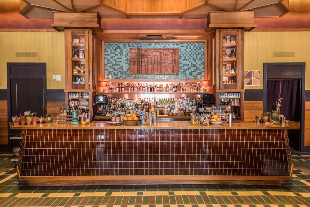 Hotel Bar
