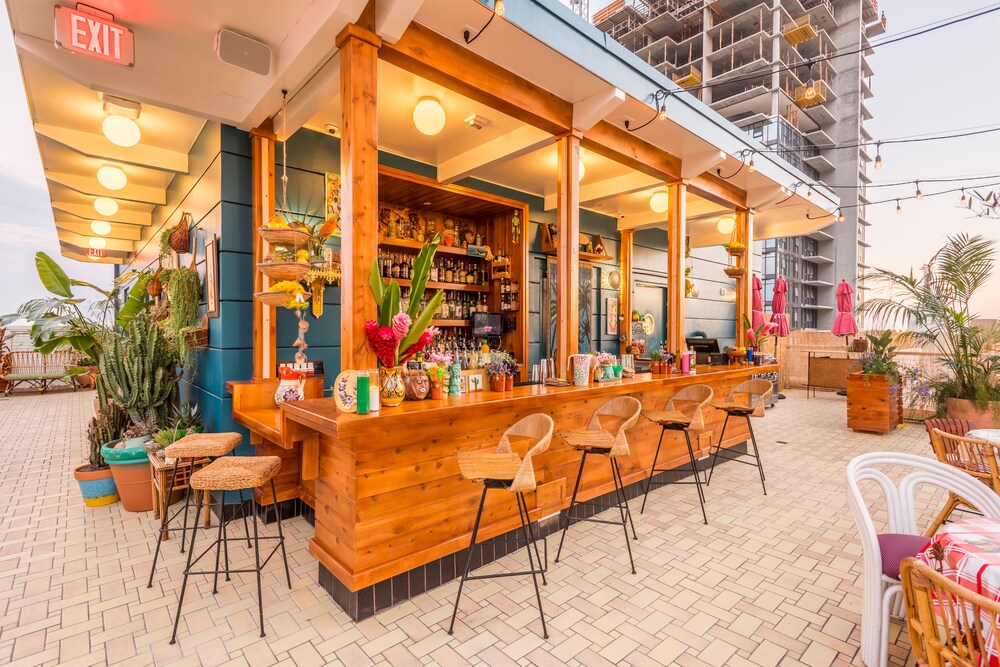 Poolside Bar