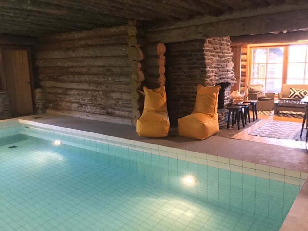 Sisäuima-allas