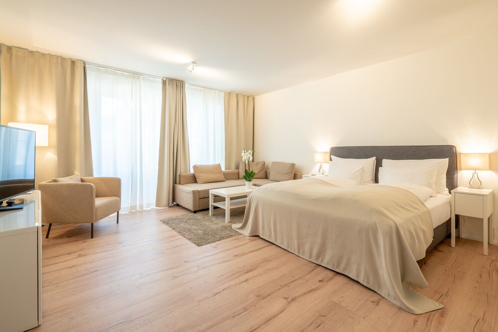 Zimmer (Apartment, Stadtblick)