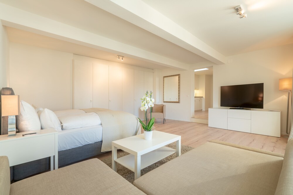 Zimmer (Apartment, Stadtblick)