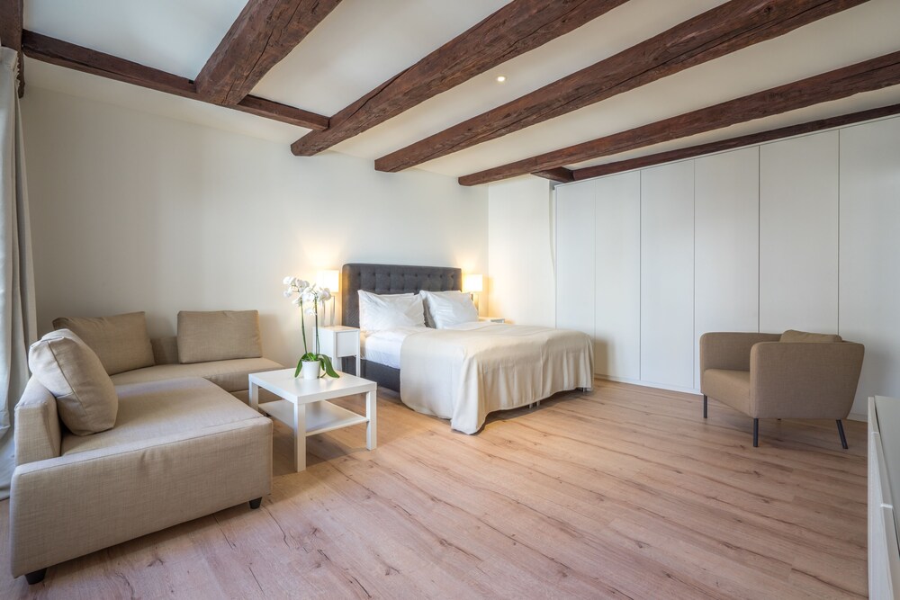 Zimmer (Apartment, Stadtblick)