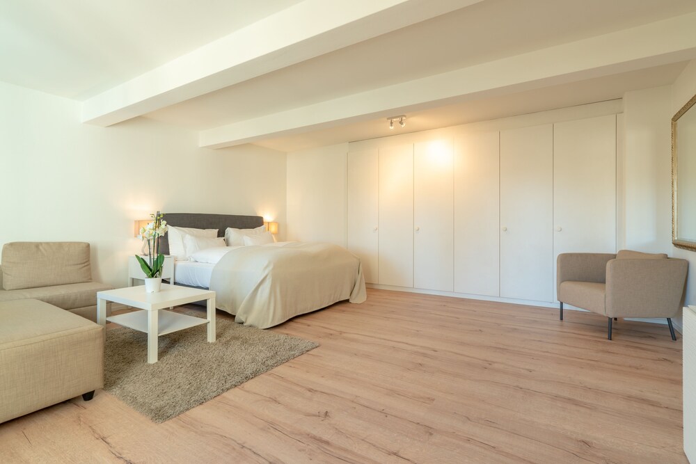 Zimmer (Apartment, Stadtblick)