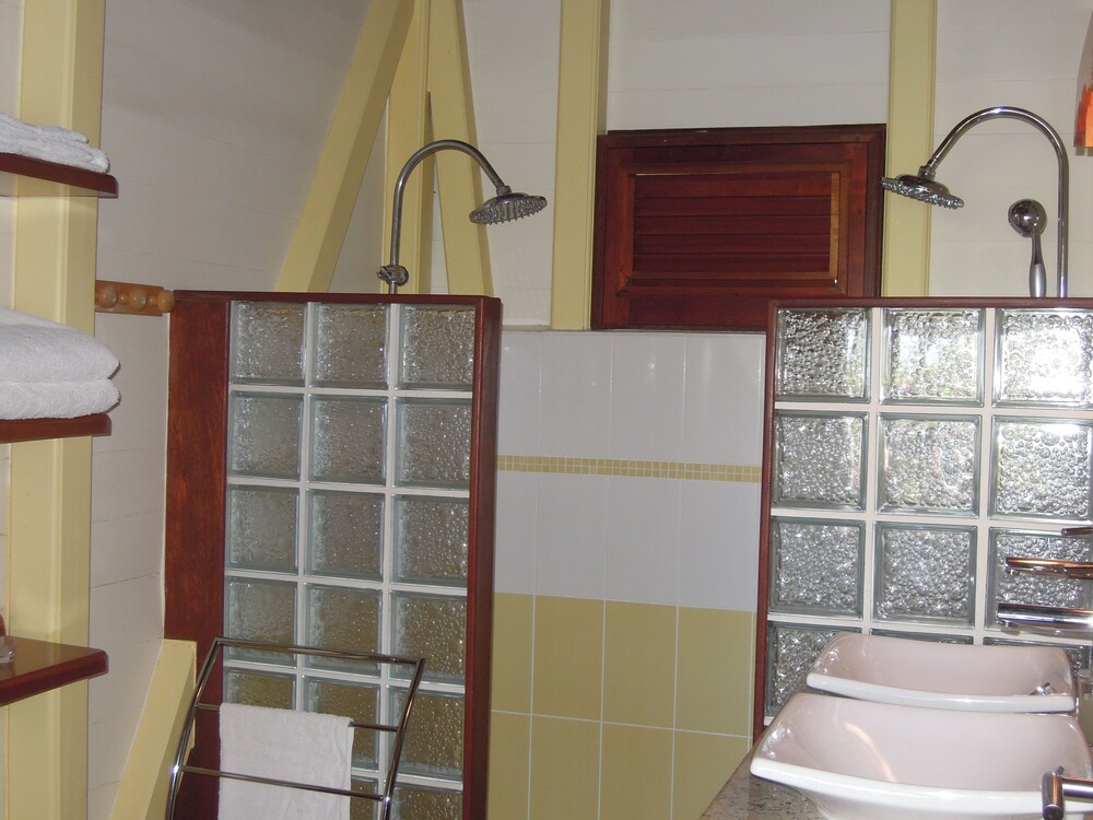 욕실 (Villa Desirable, Piscine et Spa Prives)