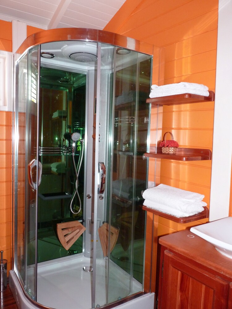 욕실 편의 시설 (Villa P'tite Anse Spa Prive)