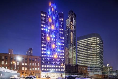 Aloft Long Island City - Manhattan View