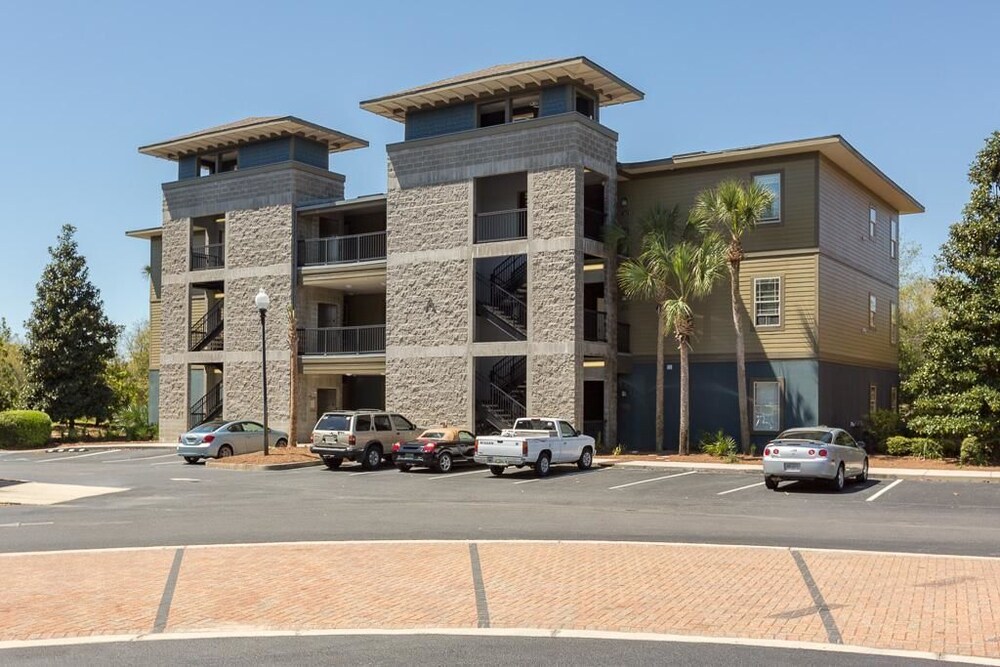 Condo, 2 Bedrooms - Featured Image