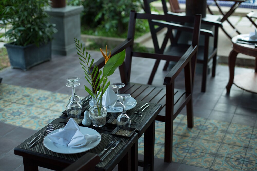 Hotel Lounge