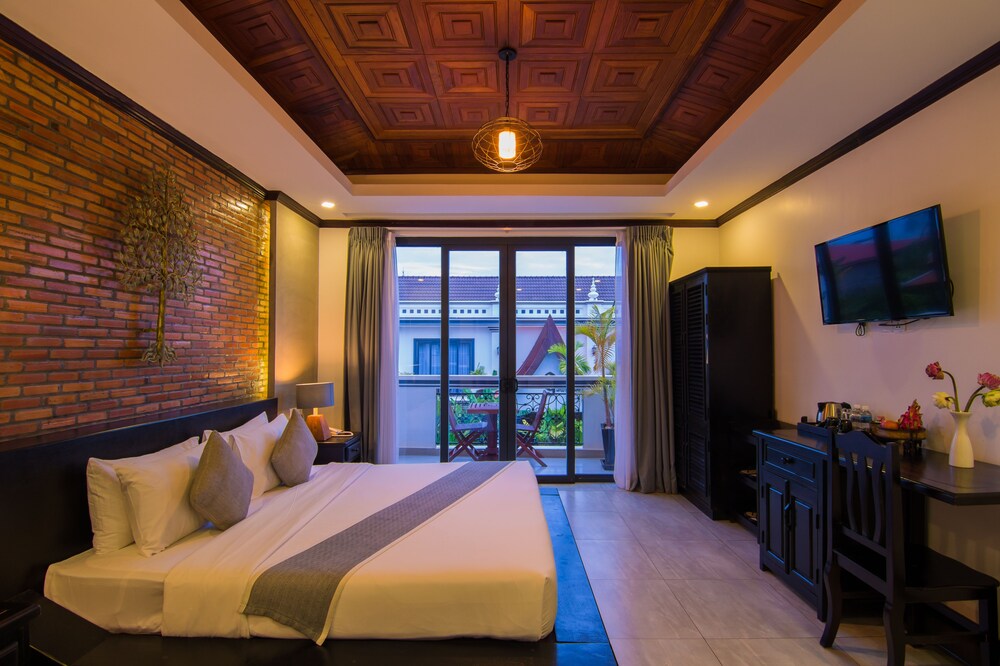 Deluxe Studio, 1 King Bed - Guestroom