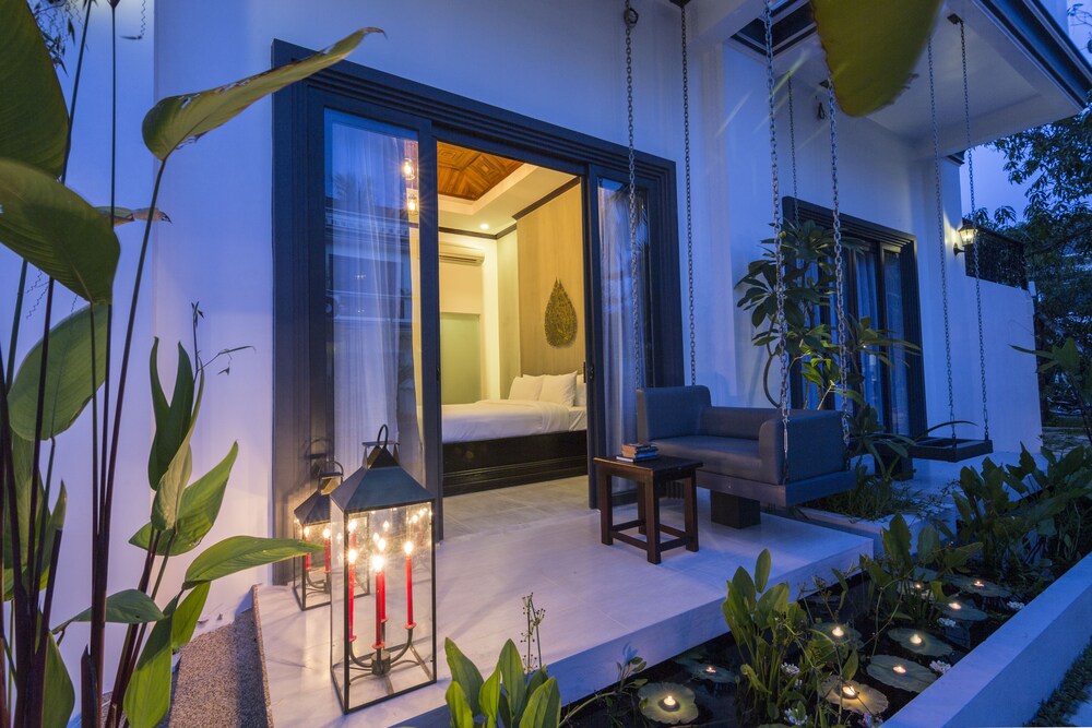 Family Room, 2 Bedrooms, Non Smoking, Pool View - Terrace/Patio