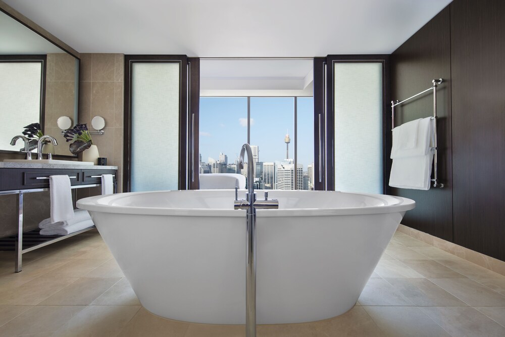 Deep Soaking Bathtub