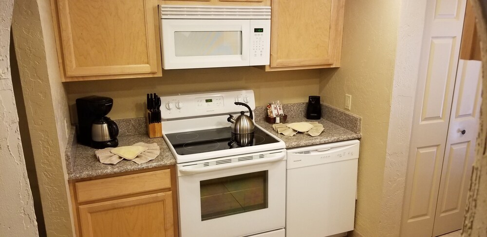Condo, 1 Bedroom - Private Kitchen