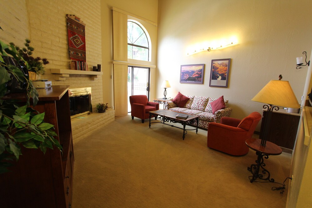 Suite, 2 Bedrooms - Living Room