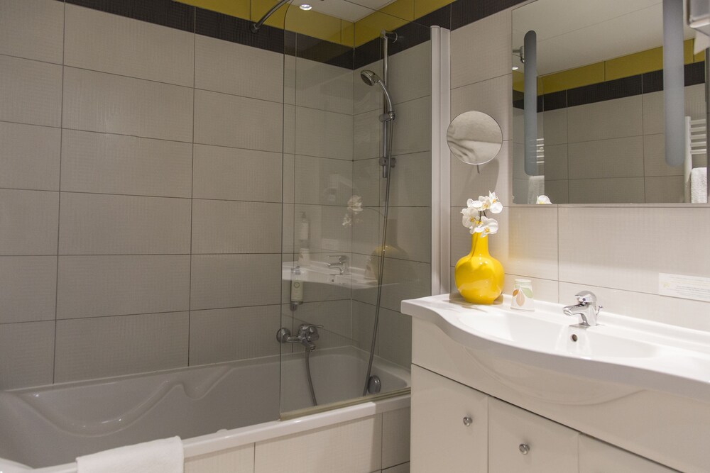 Apartment, 2 Bedrooms (T3) - Bathroom
