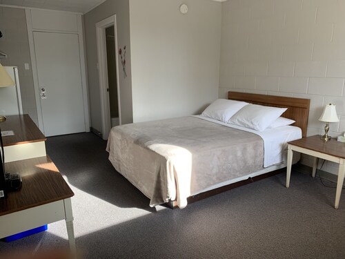 Manitou Motor Inn